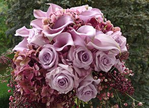 Svatební kytice - kaly, růže, hortenzie
